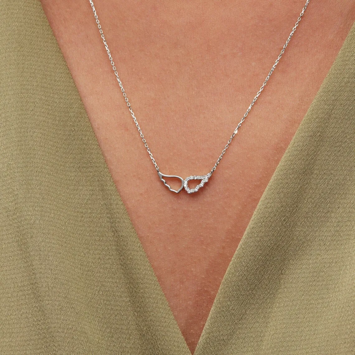 0.10 TCW Round Moissanite Diamond Wing Pendent Necklace